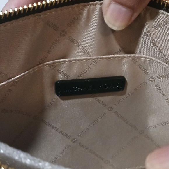 Michael Kors xl zip clutch - Picture 5 of 6